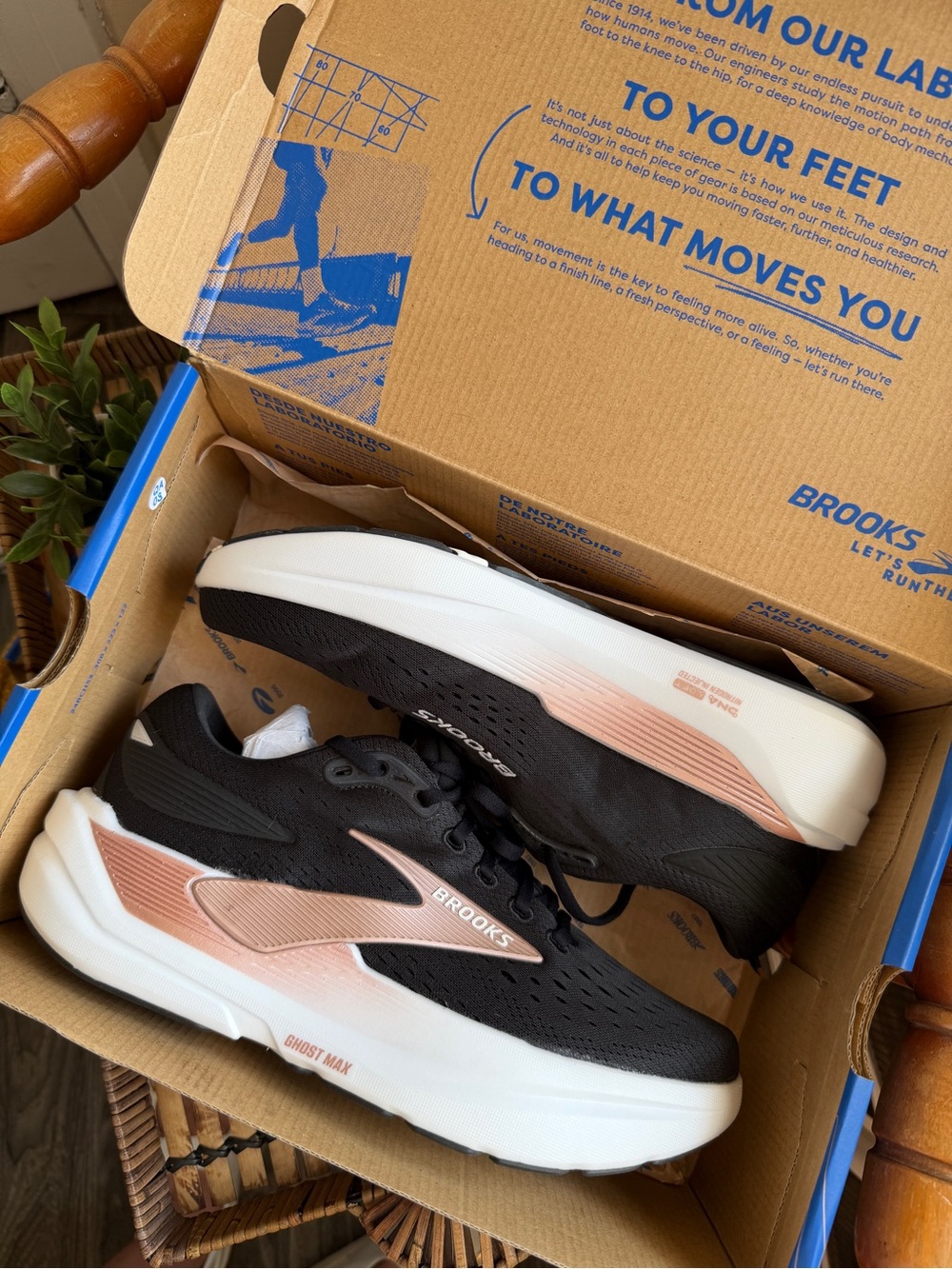 Brooks Ghost Max 3 Women's Running Shoes Black & Rose NWT in Box Sz 10 Sneakers